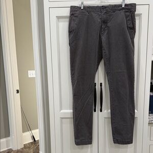 J Crew Stretch Men’s size 36X34 250 skinny-fit stretch chino. Onyx Gray